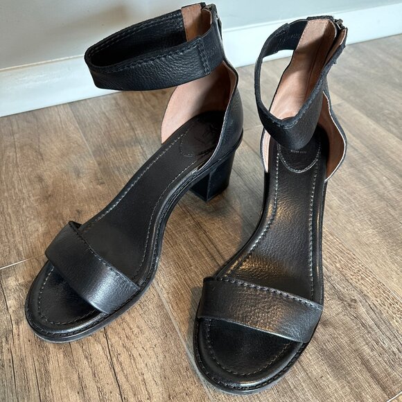 Frye Brielle Back Zip Sandal - Picture 5 of 15